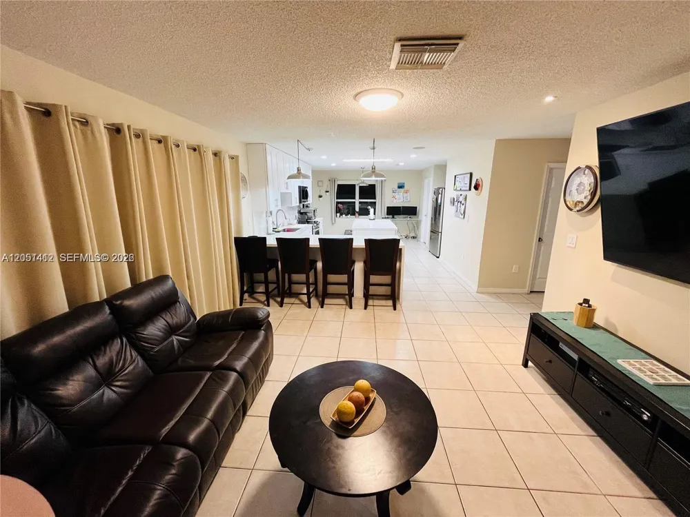 16453 SW 75th Ter Miami, FL 33193