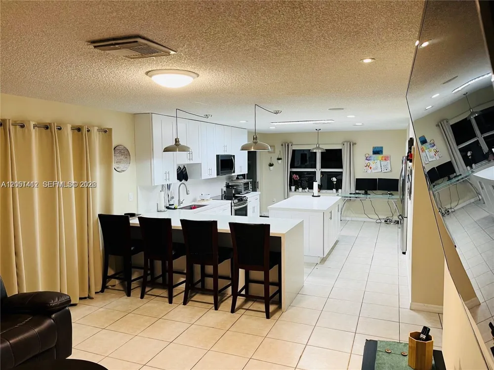 16453 SW 75th Ter Miami, FL 33193
