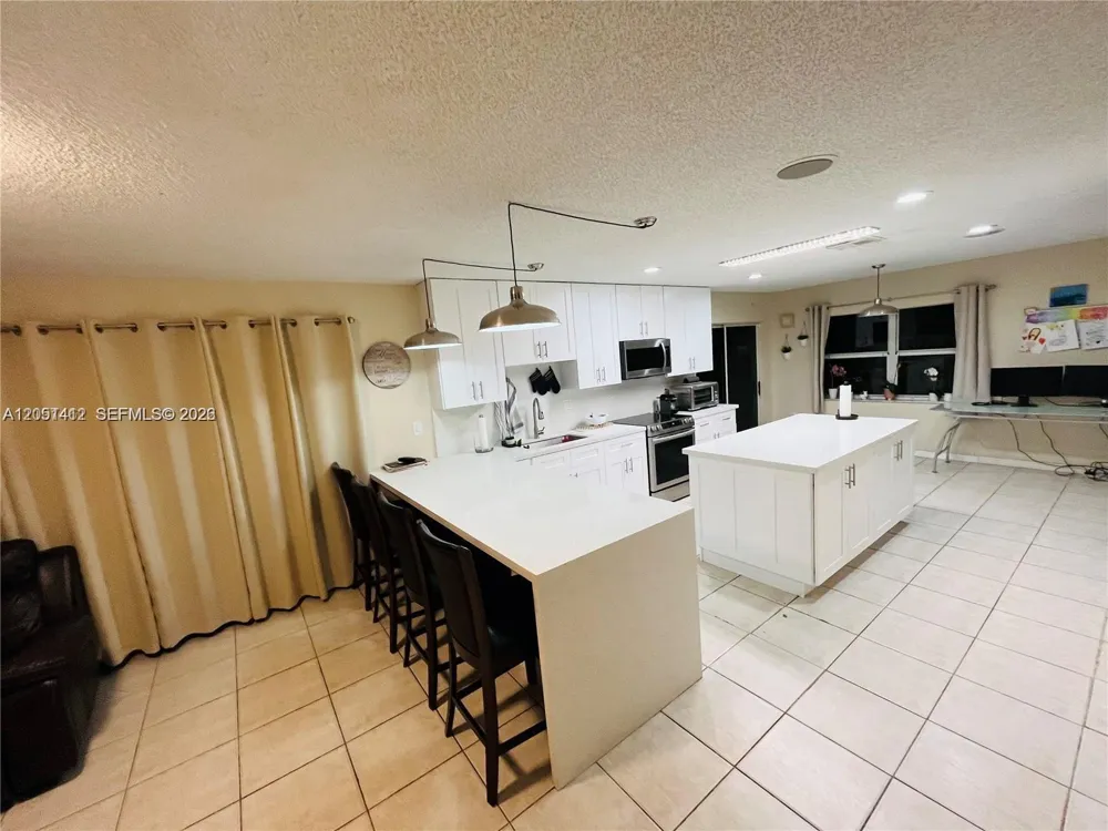 16453 SW 75th Ter Miami, FL 33193