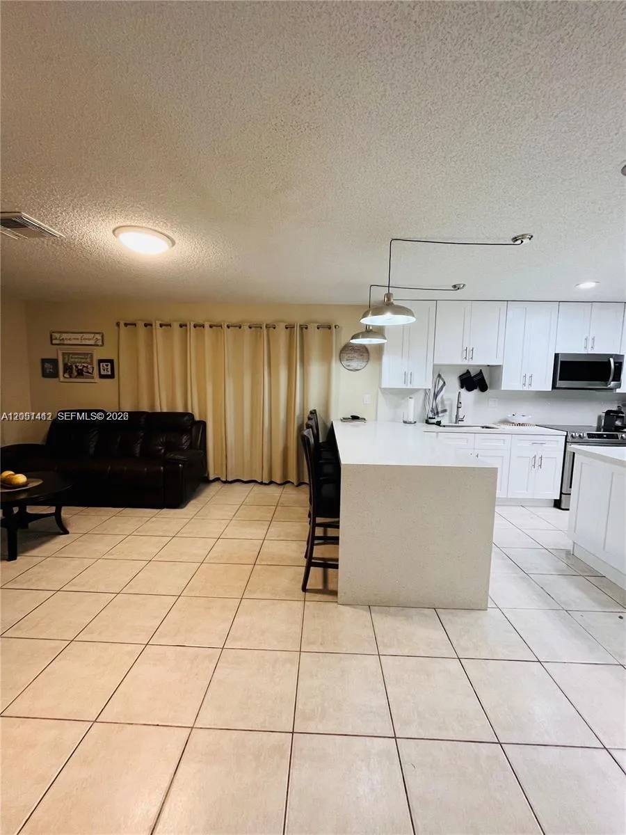 16453 SW 75th Ter Miami, FL 33193
