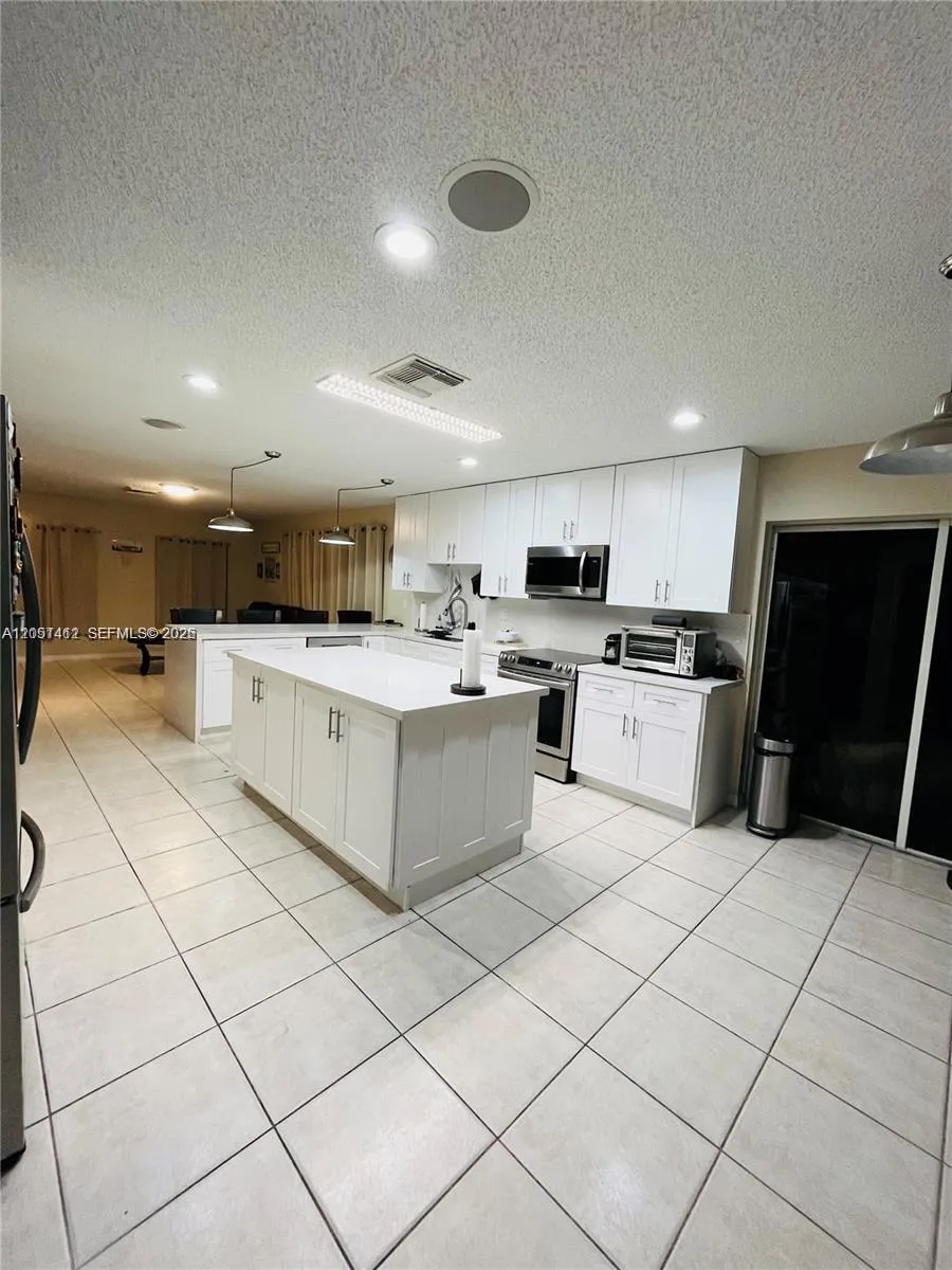 16453 SW 75th Ter Miami, FL 33193