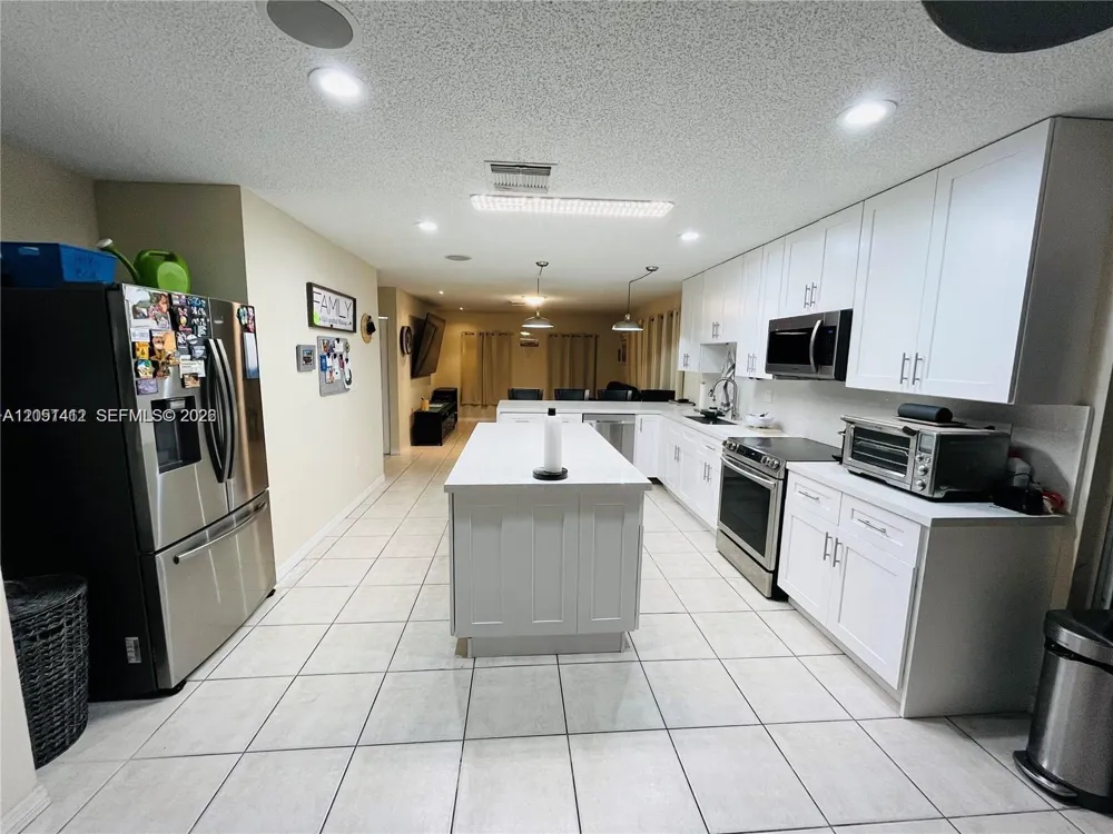 16453 SW 75th Ter Miami, FL 33193