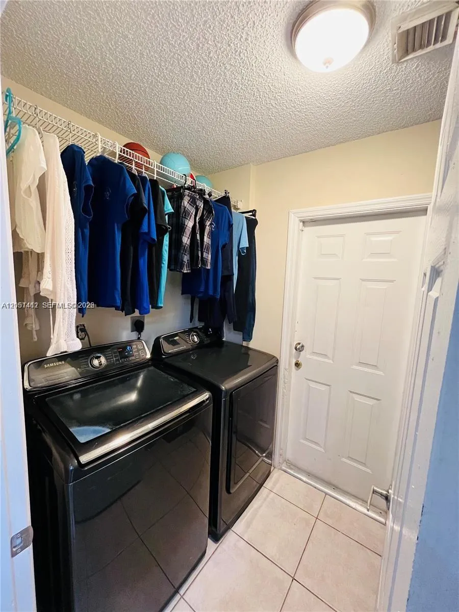 16453 SW 75th Ter Miami, FL 33193