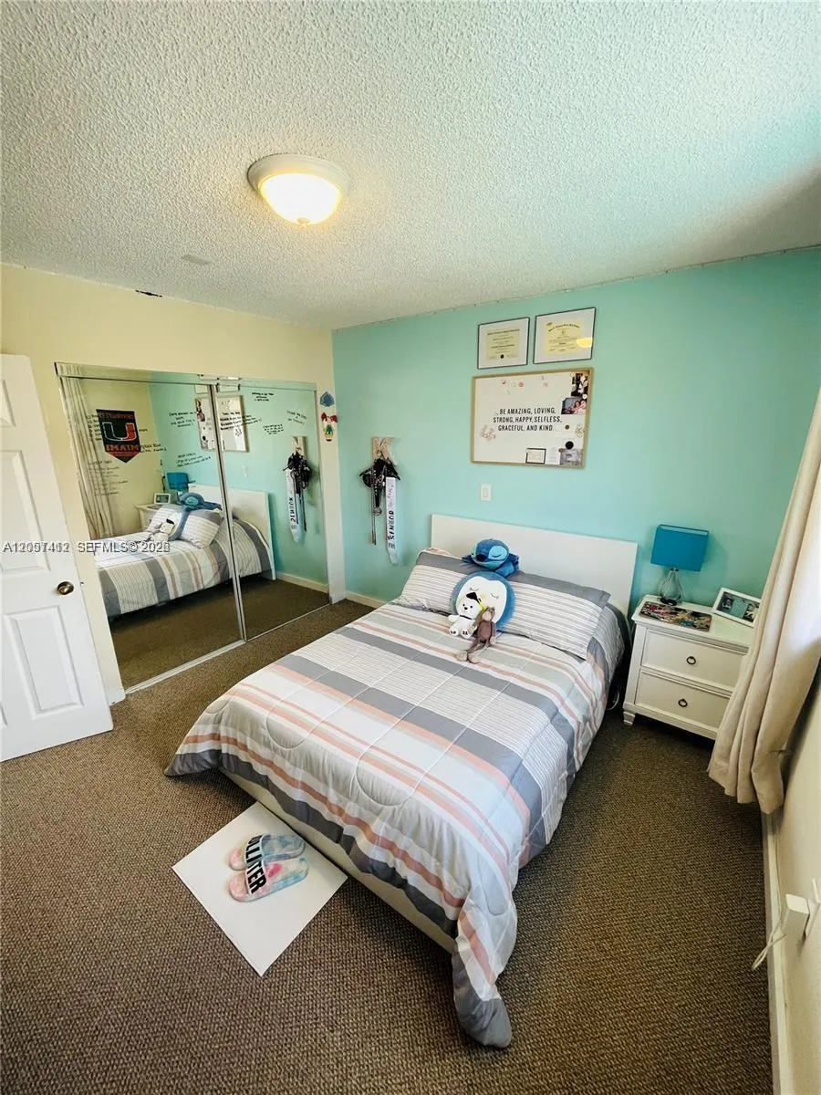 16453 SW 75th Ter Miami, FL 33193