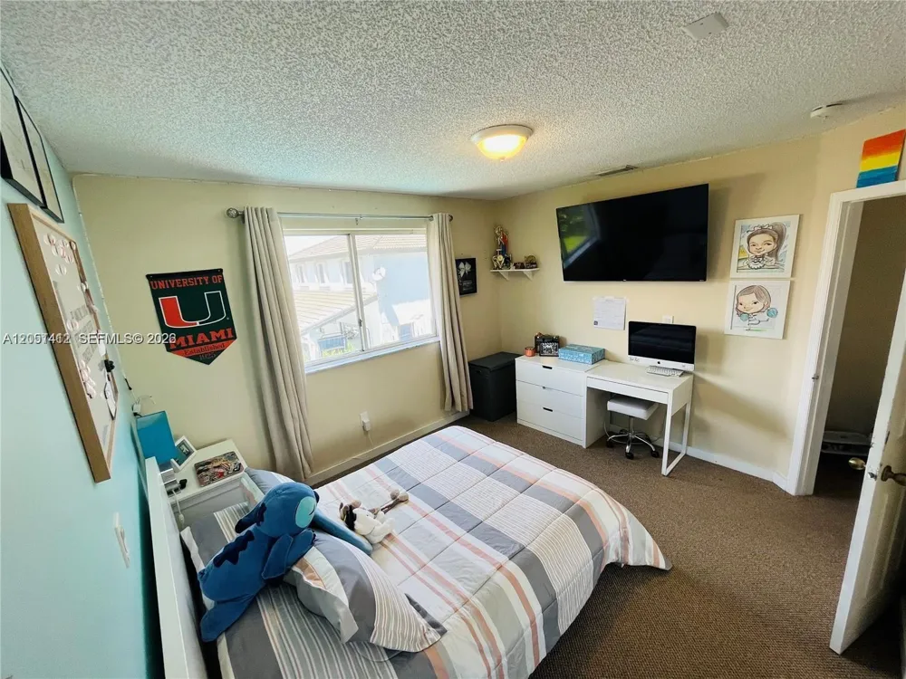 16453 SW 75th Ter Miami, FL 33193