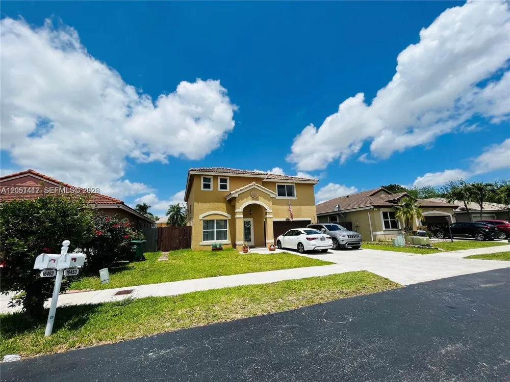16453 SW 75th Ter Miami, FL 33193