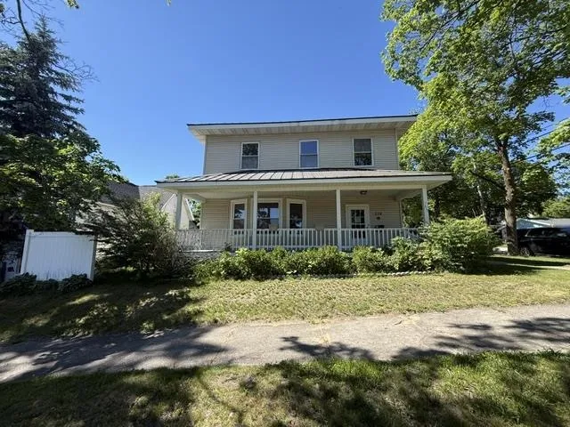 319 E Nelson Street Cadillac City, MI 49601