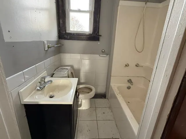 319 E Nelson Street Cadillac City, MI 49601