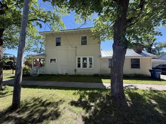 319 E Nelson Street Cadillac City, MI 49601