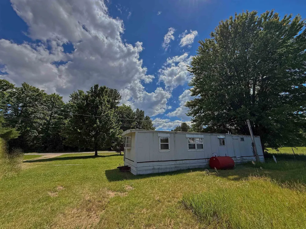 1395 E Duck Lake Road Green Lake Township, MI 49637
