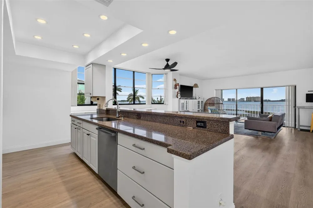 602 LIME AVENUE #101 Clearwater, FL 33756