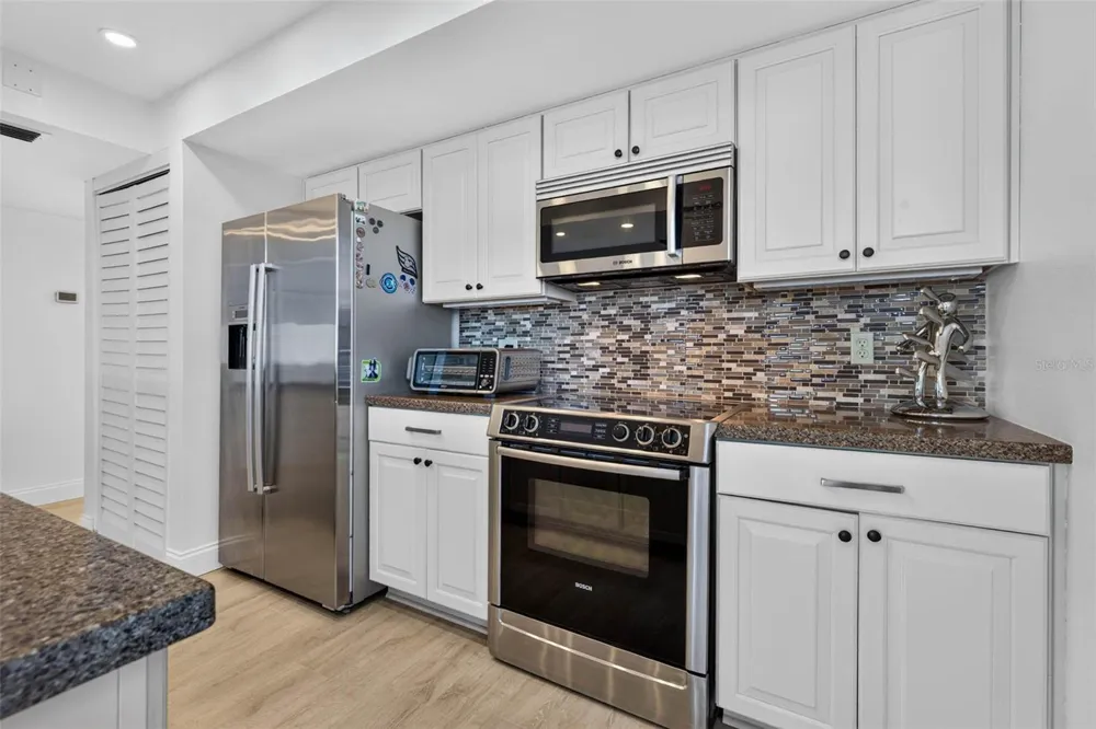 602 LIME AVENUE #101 Clearwater, FL 33756