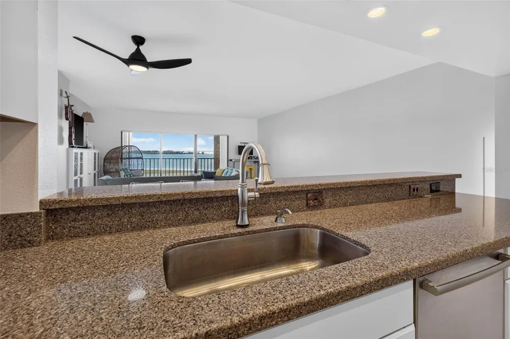602 LIME AVENUE #101 Clearwater, FL 33756