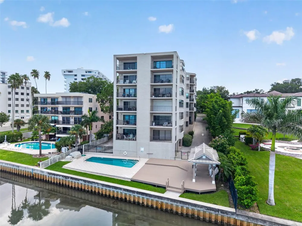 602 LIME AVENUE #101 Clearwater, FL 33756