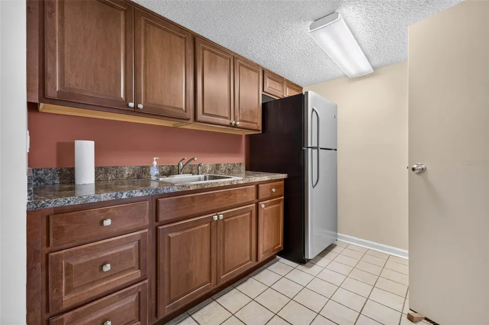 602 LIME AVENUE #101 Clearwater, FL 33756