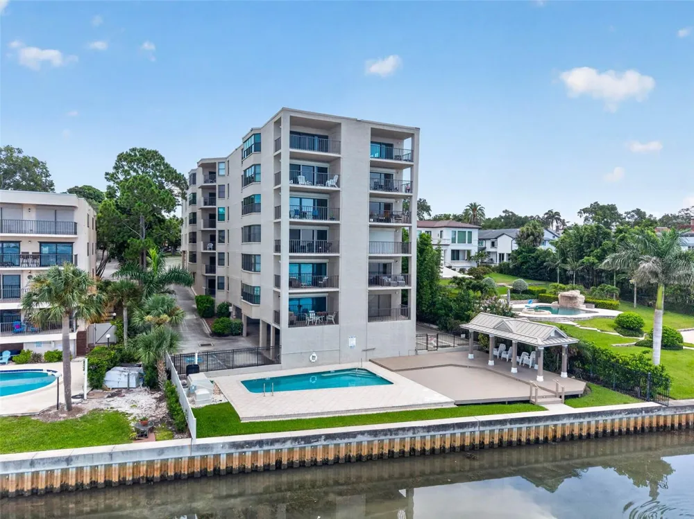 602 LIME AVENUE #101 Clearwater, FL 33756