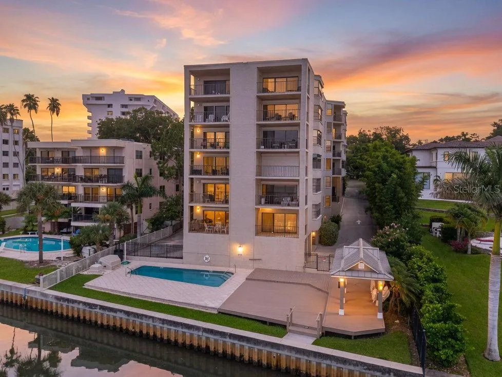 602 LIME AVENUE #101 Clearwater, FL 33756