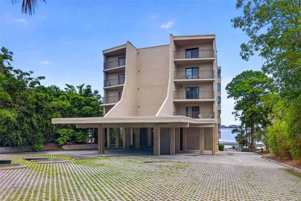 602 LIME AVENUE #101 Clearwater, FL 33756