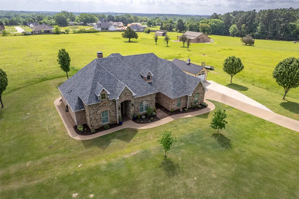 17555 County Road 1108 Flint, TX 75762