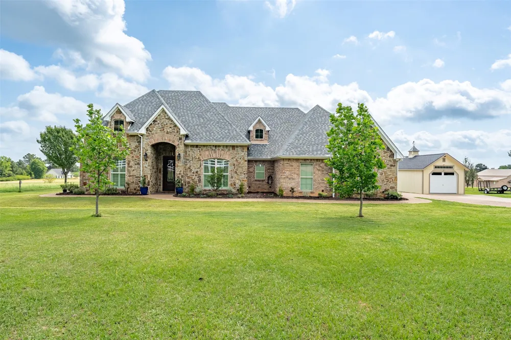 17555 County Road 1108 Flint, TX 75762