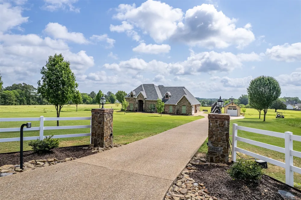 17555 County Road 1108 Flint, TX 75762