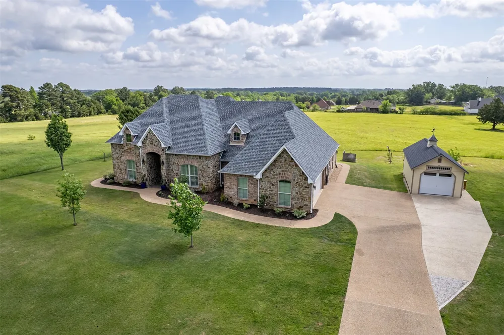 17555 County Road 1108 Flint, TX 75762