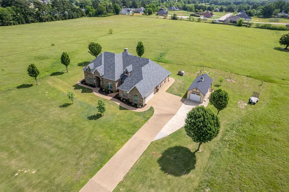 17555 County Road 1108 Flint, TX 75762