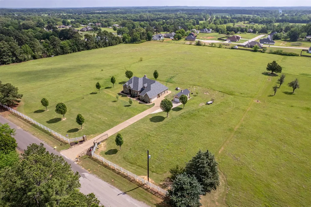 17555 County Road 1108 Flint, TX 75762