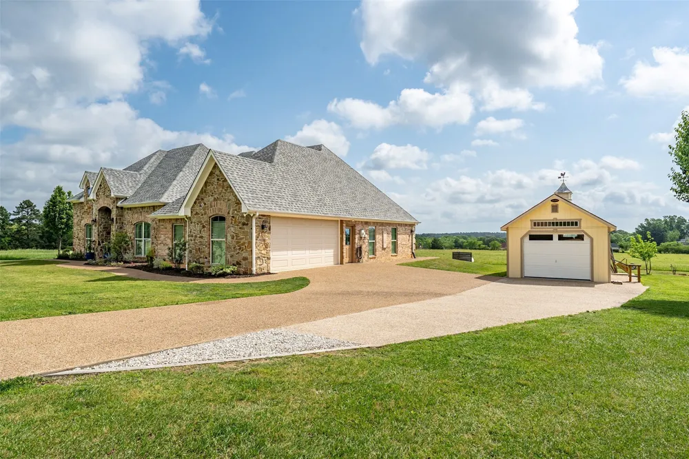 17555 County Road 1108 Flint, TX 75762