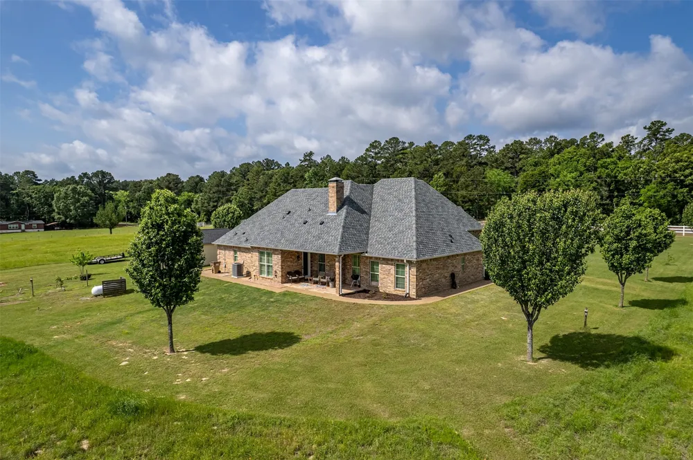 17555 County Road 1108 Flint, TX 75762