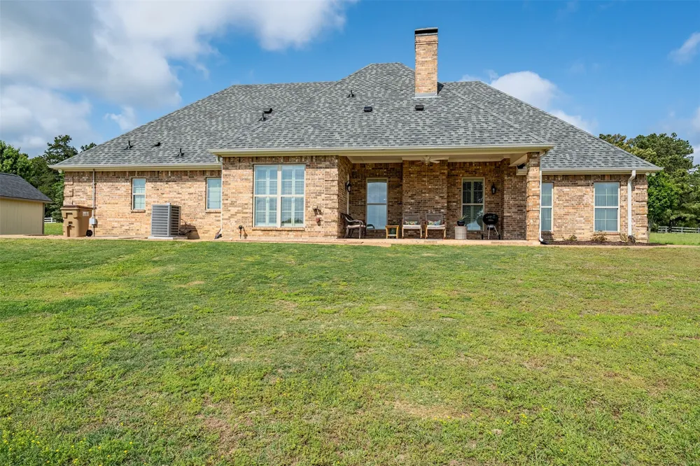 17555 County Road 1108 Flint, TX 75762