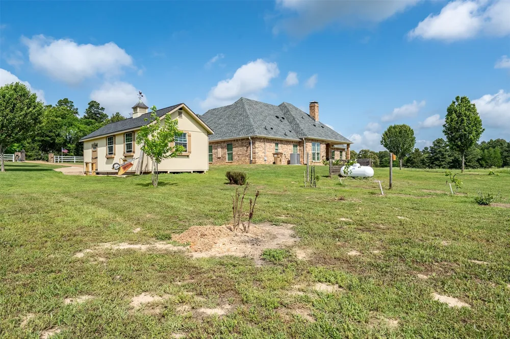 17555 County Road 1108 Flint, TX 75762