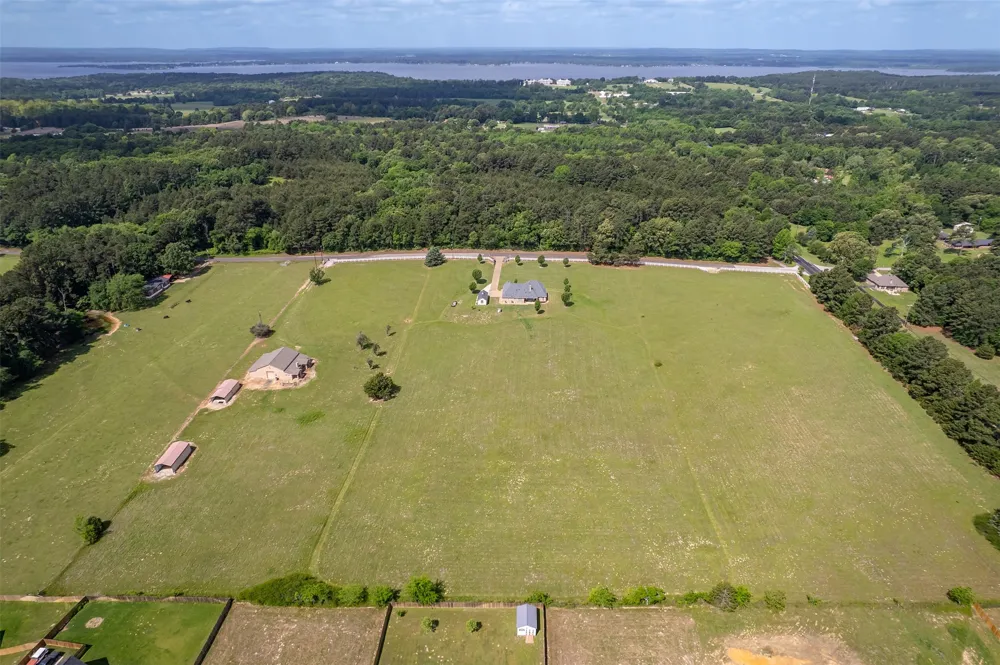 17555 County Road 1108 Flint, TX 75762