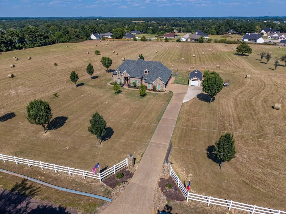 17555 County Road 1108 Flint, TX 75762
