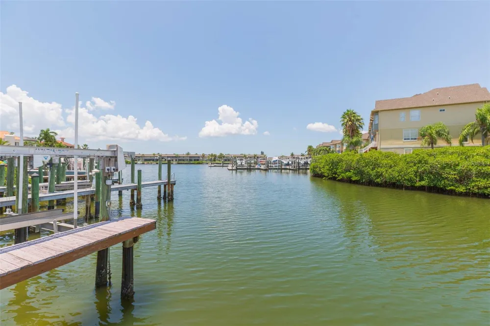 4207 FOGCUTTER COURT Tampa, FL 33615