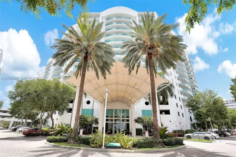 7900 Harbor Island Dr #610