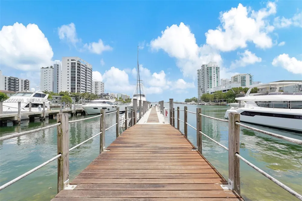 7900 Harbor Island Dr #610 North Bay Village, FL 33141