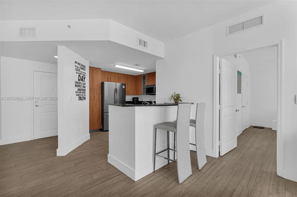 7900 Harbor Island Dr #610 North Bay Village, FL 33141