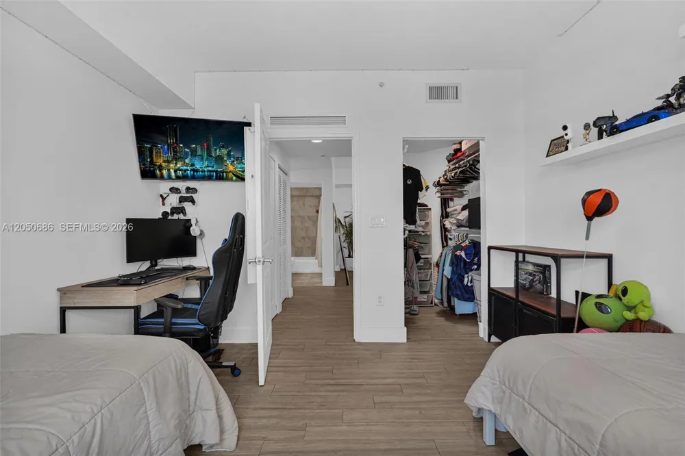 7900 Harbor Island Dr #610 North Bay Village, FL 33141