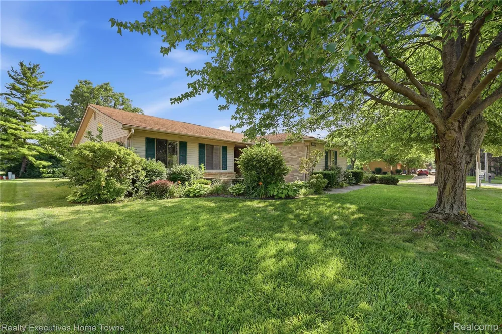 5281 Shruboak Drive Sterling Heights City, MI 48310