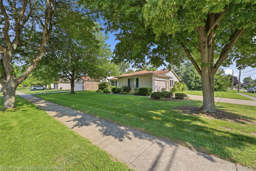 5281 Shruboak Drive Sterling Heights City, MI 48310