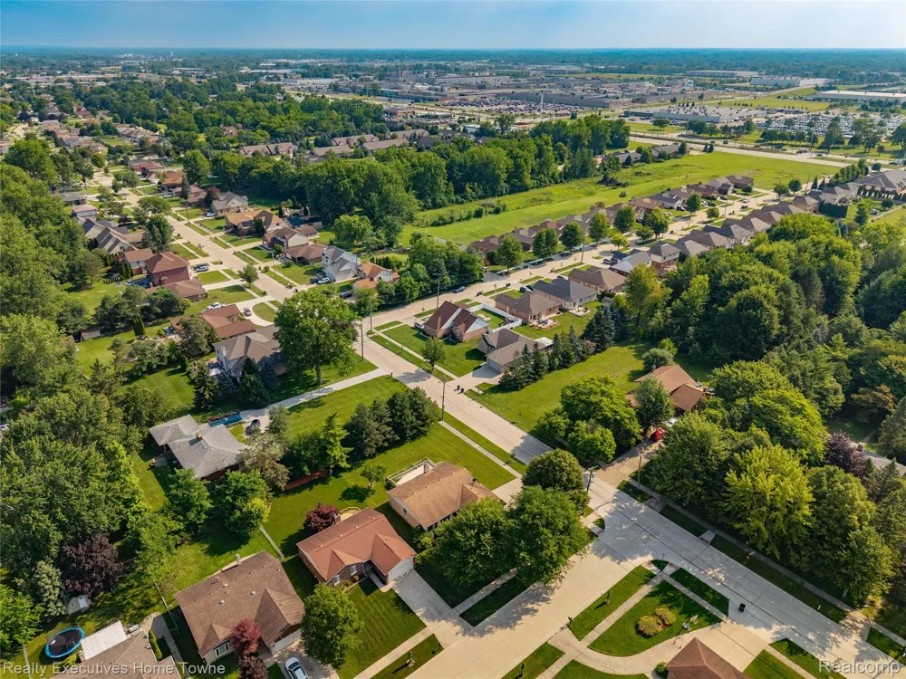 5281 Shruboak Drive Sterling Heights City, MI 48310