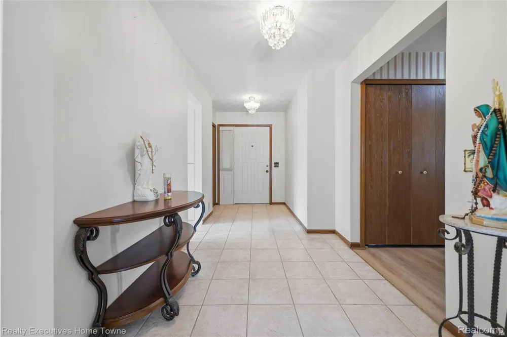 5281 Shruboak Drive Sterling Heights City, MI 48310