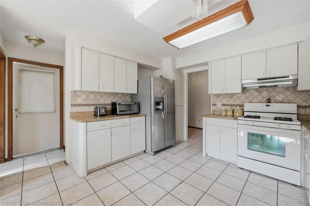 5281 Shruboak Drive Sterling Heights City, MI 48310