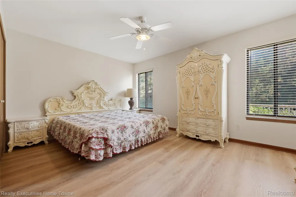 5281 Shruboak Drive Sterling Heights City, MI 48310