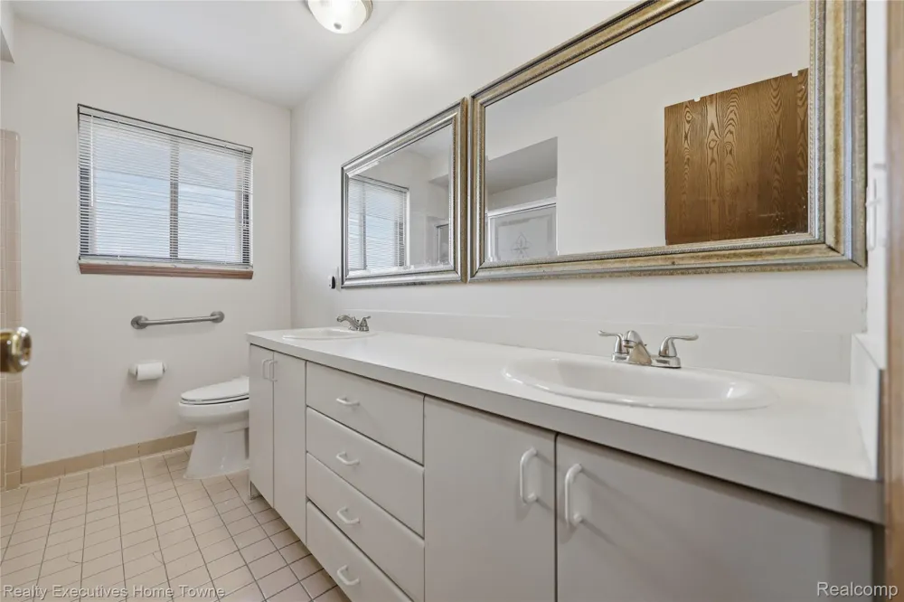 5281 Shruboak Drive Sterling Heights City, MI 48310
