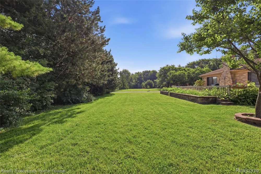 5281 Shruboak Drive Sterling Heights City, MI 48310