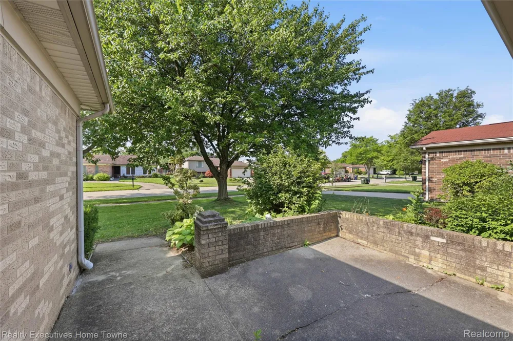 5281 Shruboak Drive Sterling Heights City, MI 48310