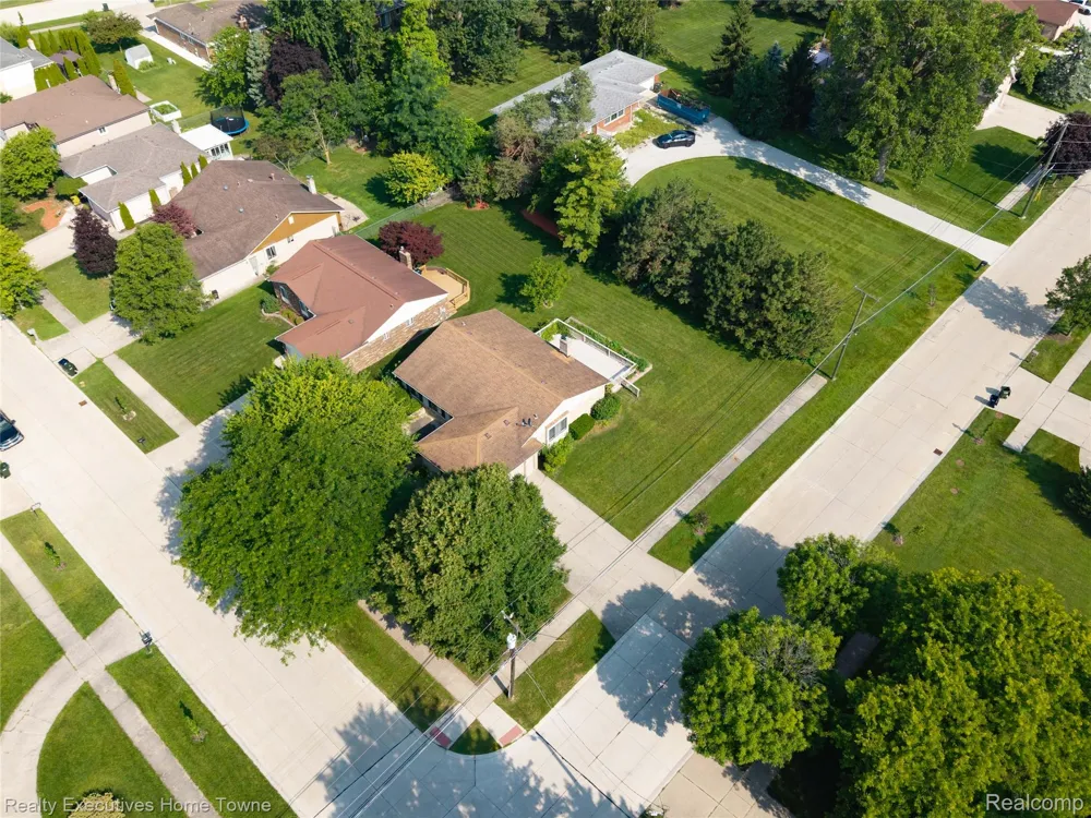5281 Shruboak Drive Sterling Heights City, MI 48310