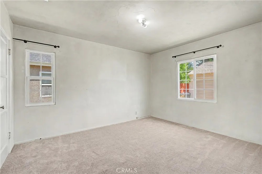717 W Sacramento Street Altadena, CA 91001